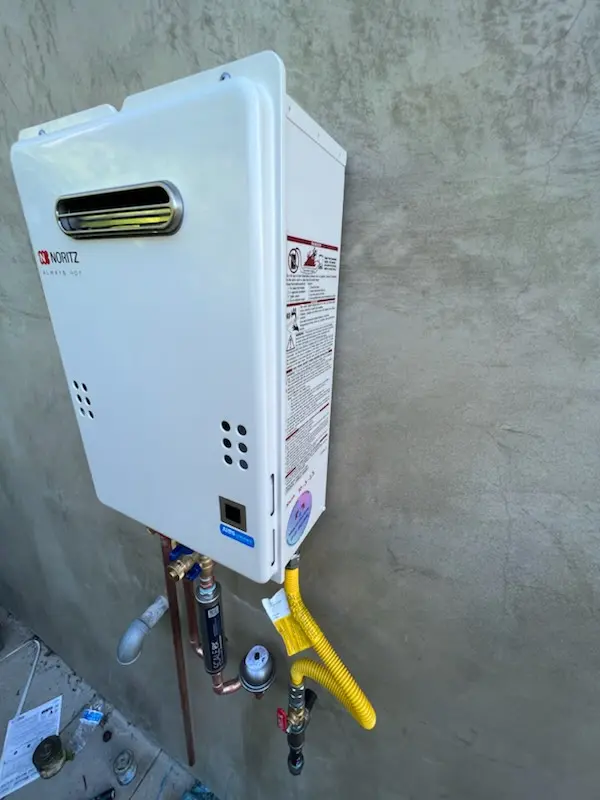 Tankless water heater installation for Uptown Loop homes